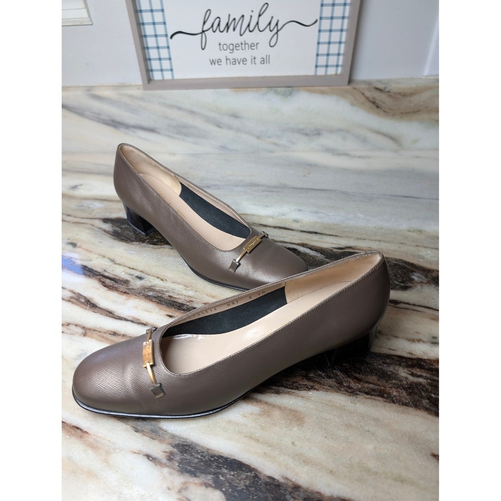 Salvatore Ferragamo Boutique Taupe Bronze Textured Leather Block Heel Pumps 8 2A